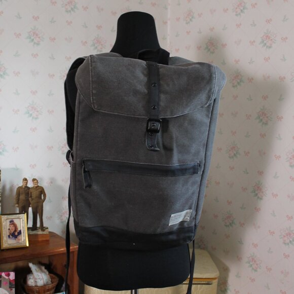 HEX Charcoal Canvas Alliance MacBook Pro Backpack, Gray - Picture 2 of 10